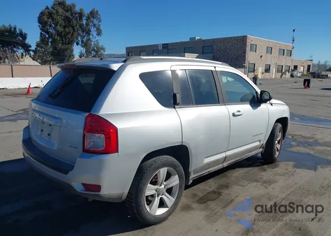 2012 Jeep Compass Latitude z USA, uszkodzony, nr VIN 1C4NJDEB7CD638358